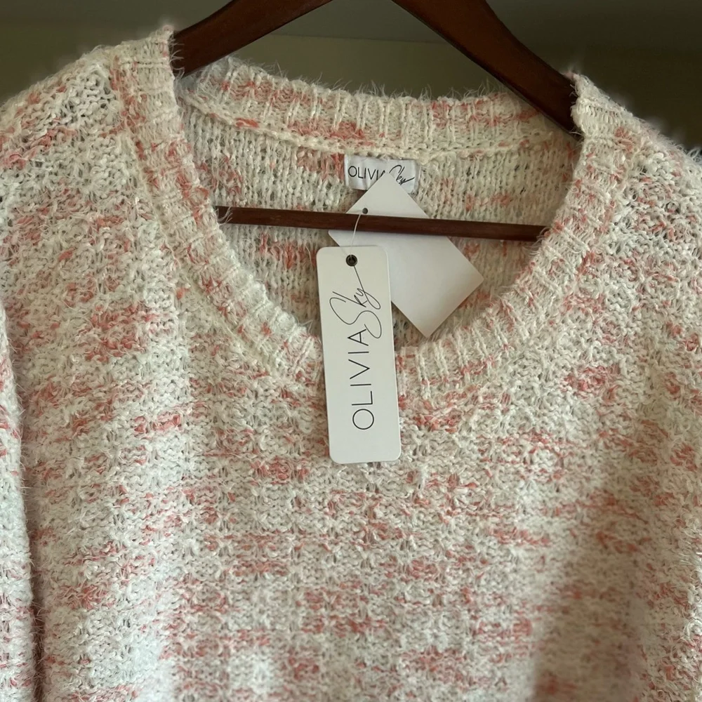 Olivia Sky sweater Sz M Blush/Ivory NWT